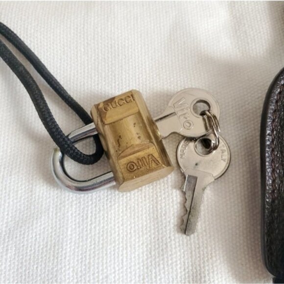 Vintage Gucci small lock and keys with espresso leather cloche… - Picture 4 of 5